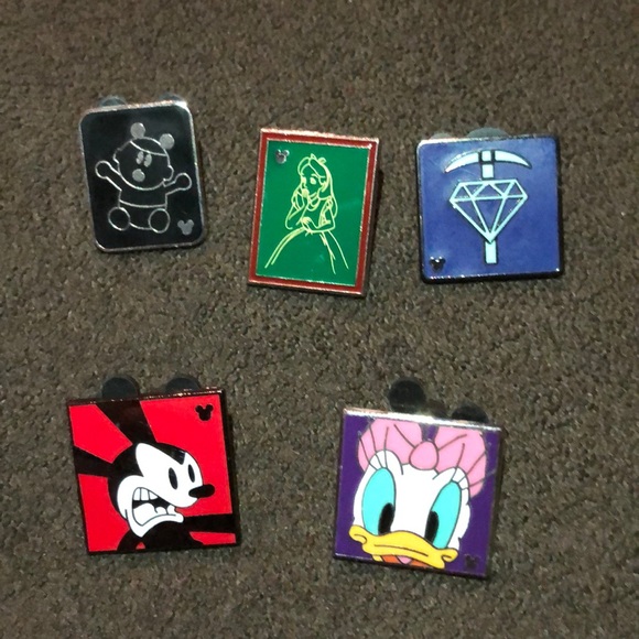 Disney Accessories - Lot of 5 Disney pins